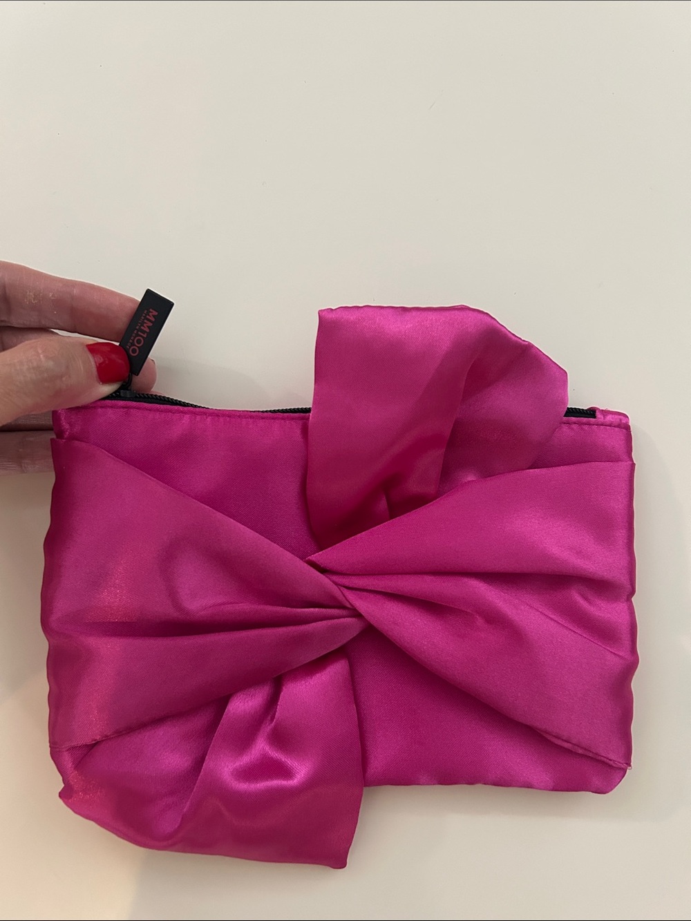 ipsy Hot Pink Satin Bow makeup bag - Picture 5 of 5